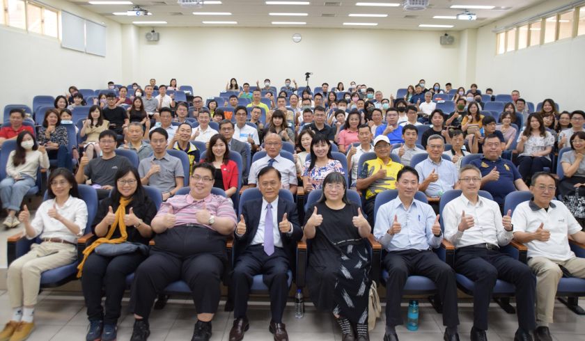 興大EMBA 112級新生講習圓滿成功,師生相見歡!